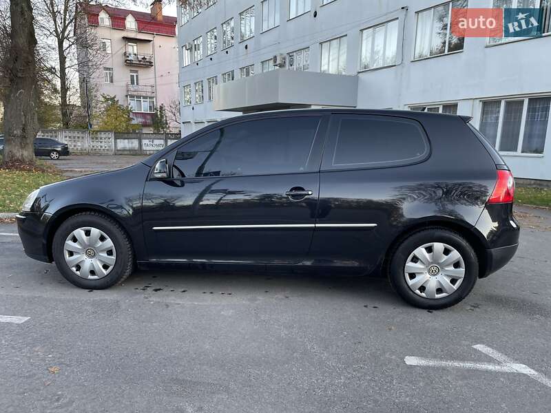 Хэтчбек Volkswagen Golf 2005 в Виннице