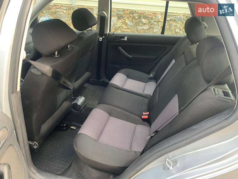 Хэтчбек Volkswagen Golf 2001 в Житомире