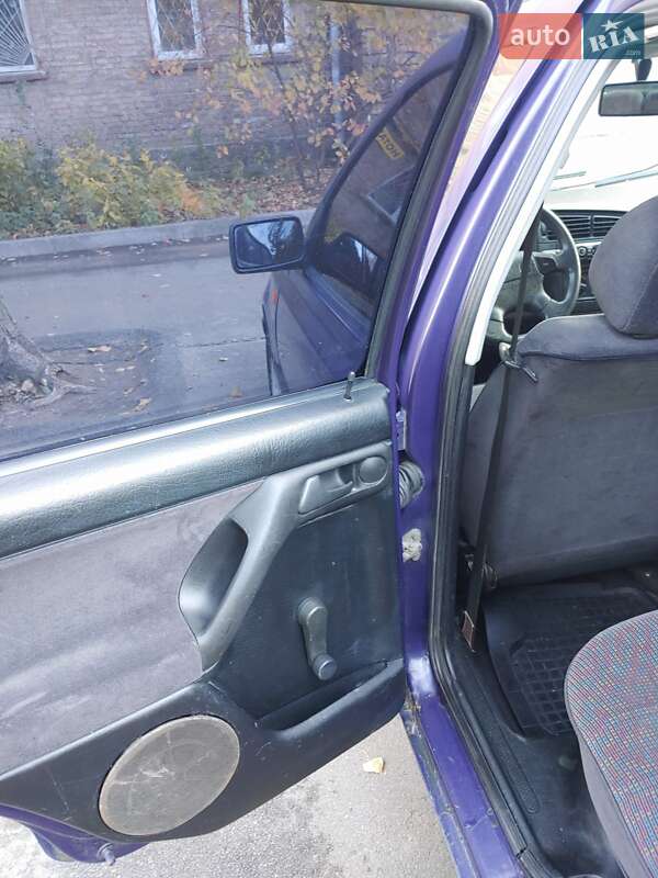 Хэтчбек Volkswagen Golf 1995 в Киеве