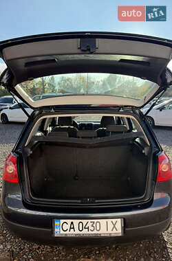 Хетчбек Volkswagen Golf 2006 в  фото 13 Хетчбек Volkswagen Golf 2006 в