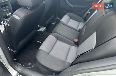 Хэтчбек Volkswagen Golf 2002 в  фото 32 Хэтчбек Volkswagen Golf 2002 в