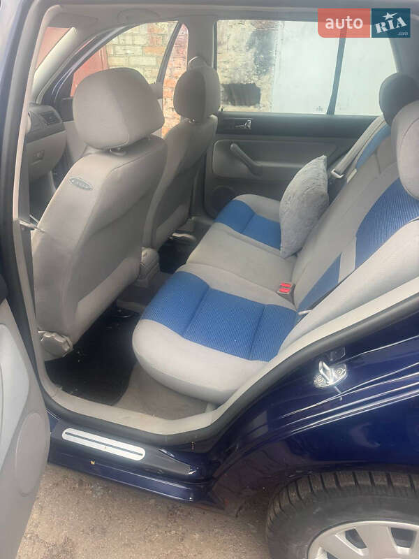 Хэтчбек Volkswagen Golf 2000 в Хмельницком