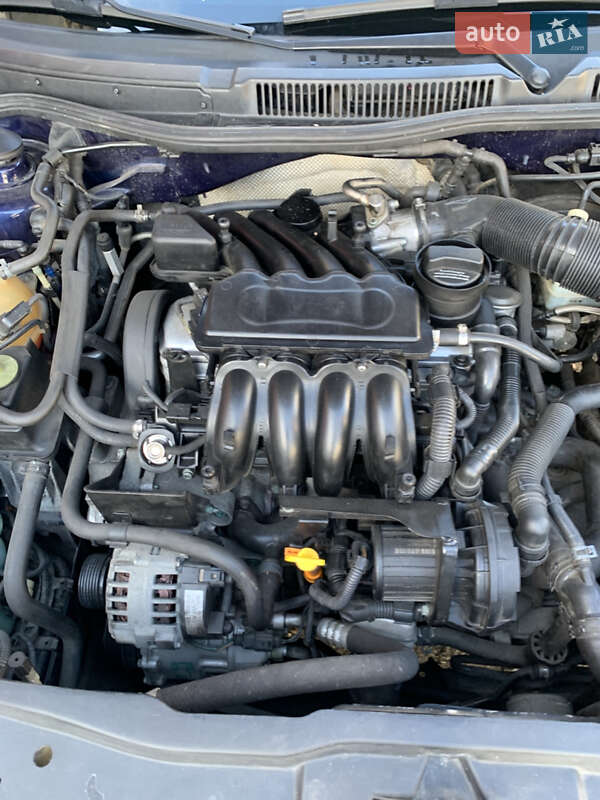 Хэтчбек Volkswagen Golf 2000 в Хмельницком