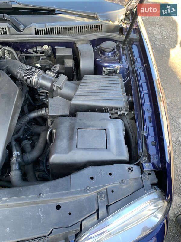 Хэтчбек Volkswagen Golf 2000 в Хмельницком