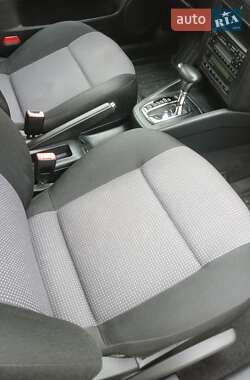 Хэтчбек Volkswagen Golf 2002 в  фото 29 Хэтчбек Volkswagen Golf 2002 в