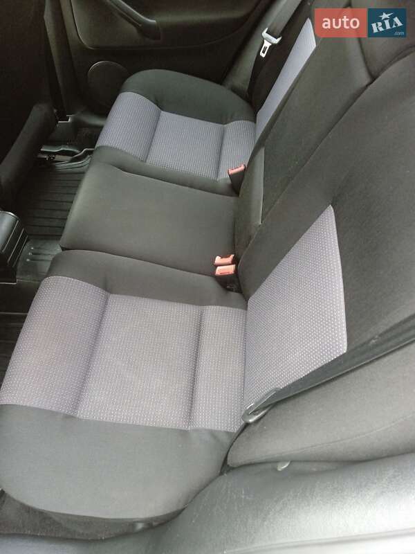 Хетчбек Volkswagen Golf 2002 в Хмельницькому фото 60 Хетчбек Volkswagen Golf 2002 в Хмельницькому