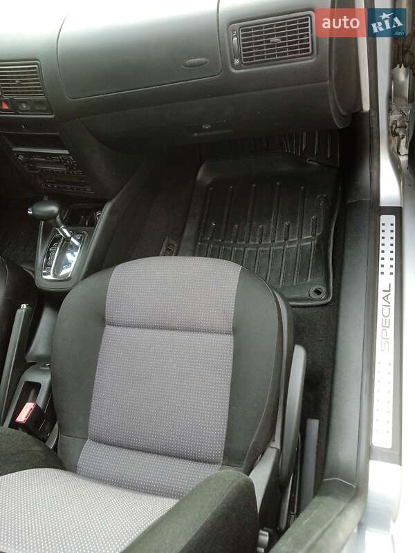 Хетчбек Volkswagen Golf 2002 в Хмельницькому фото 65 Хетчбек Volkswagen Golf 2002 в Хмельницькому