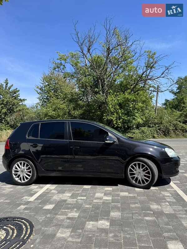 Хэтчбек Volkswagen Golf 2006 в Ужгороде