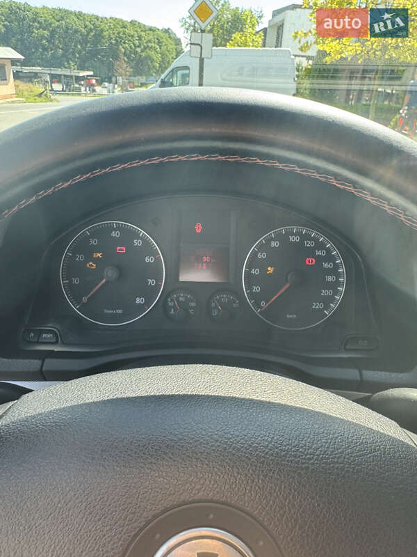 Хэтчбек Volkswagen Golf 2006 в Ужгороде