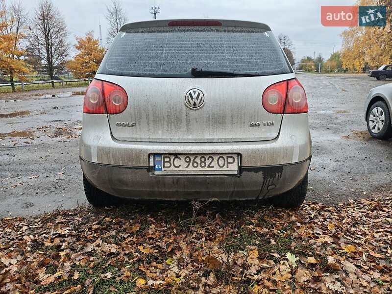 Хэтчбек Volkswagen Golf 2004 в Гадяче