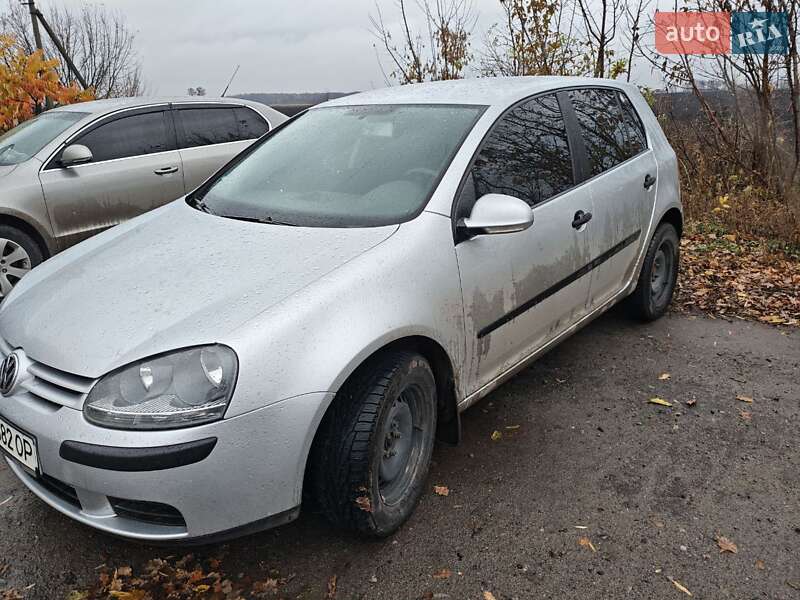 Хэтчбек Volkswagen Golf 2004 в Гадяче