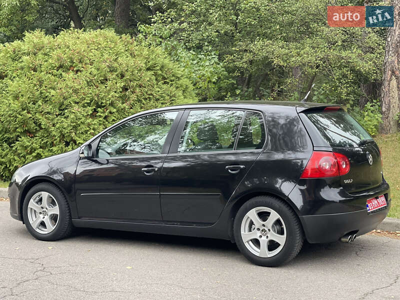 Хэтчбек Volkswagen Golf 2007 в Киеве