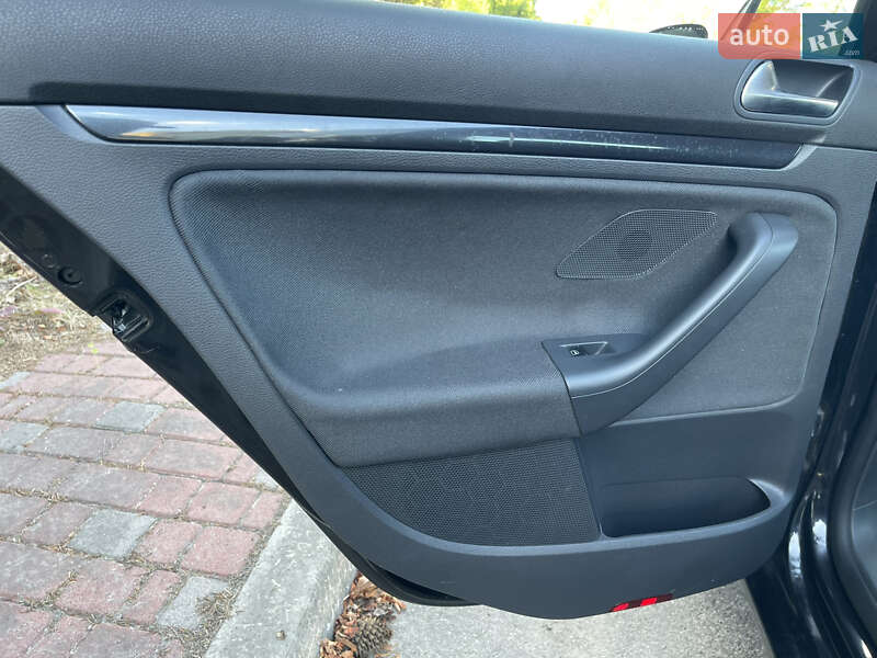 Хэтчбек Volkswagen Golf 2007 в Киеве