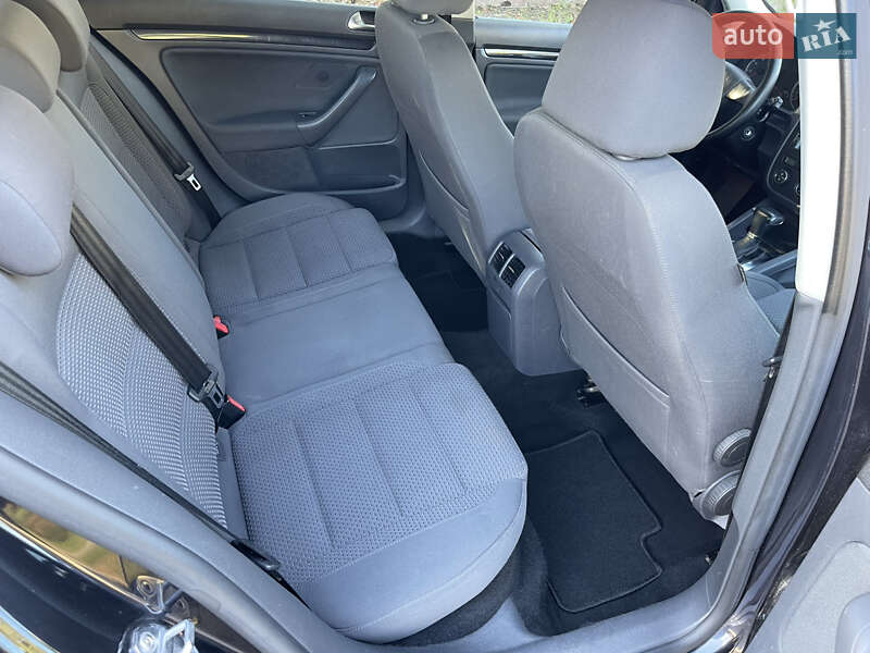 Хэтчбек Volkswagen Golf 2007 в Киеве