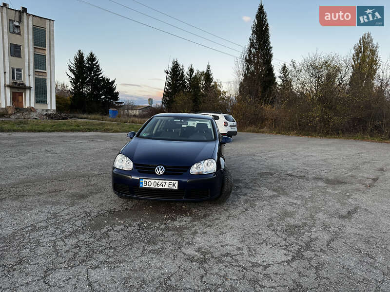 Хетчбек Volkswagen Golf 2005 в Тернополі