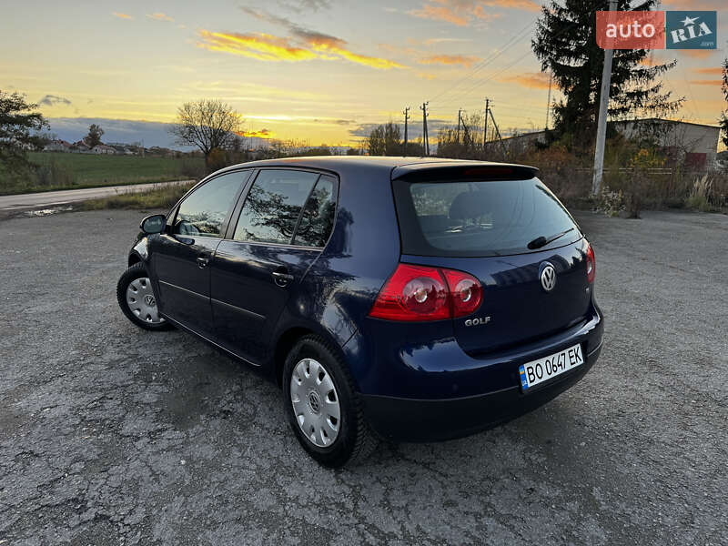 Хетчбек Volkswagen Golf 2005 в Тернополі