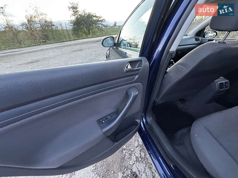 Хетчбек Volkswagen Golf 2005 в Тернополі