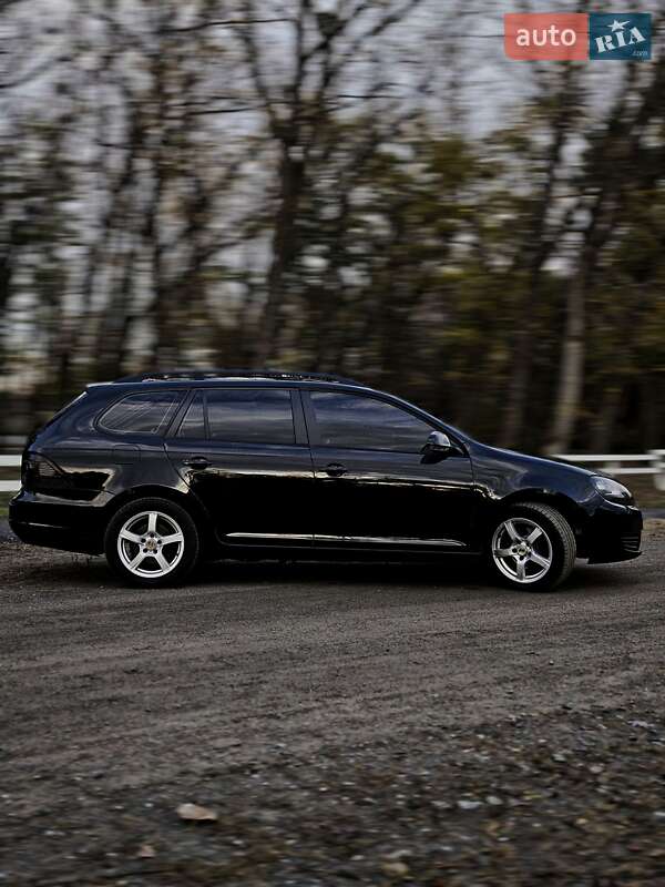 Универсал Volkswagen Golf 2011 в Вишневом