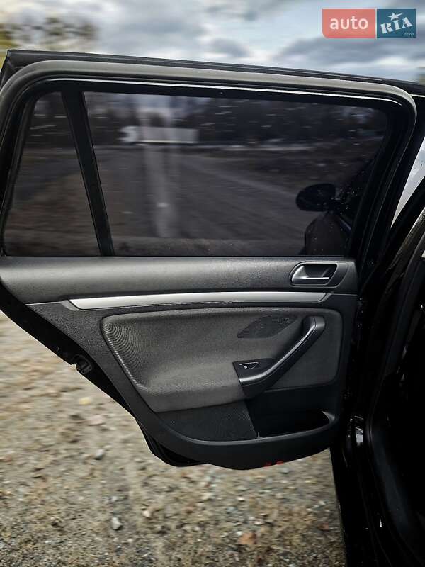 Универсал Volkswagen Golf 2011 в Вишневом