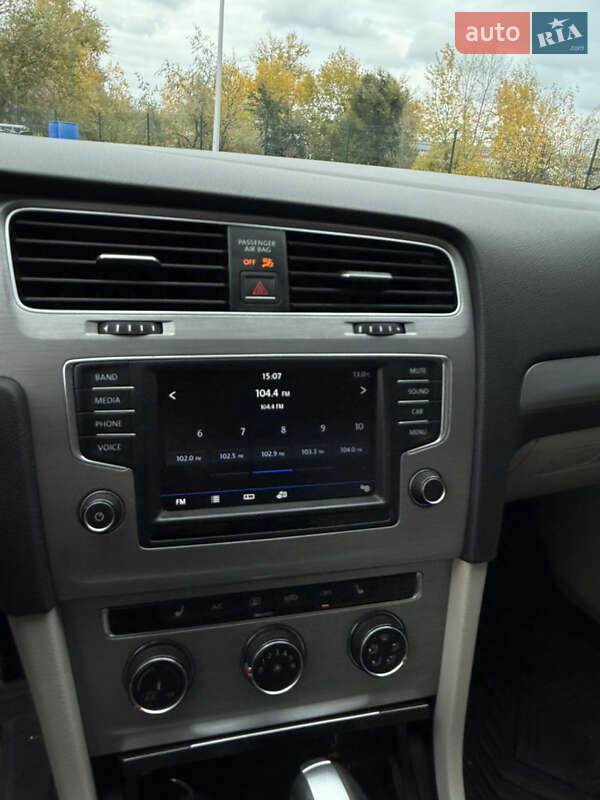 Хетчбек Volkswagen Golf 2017 в Дніпрі