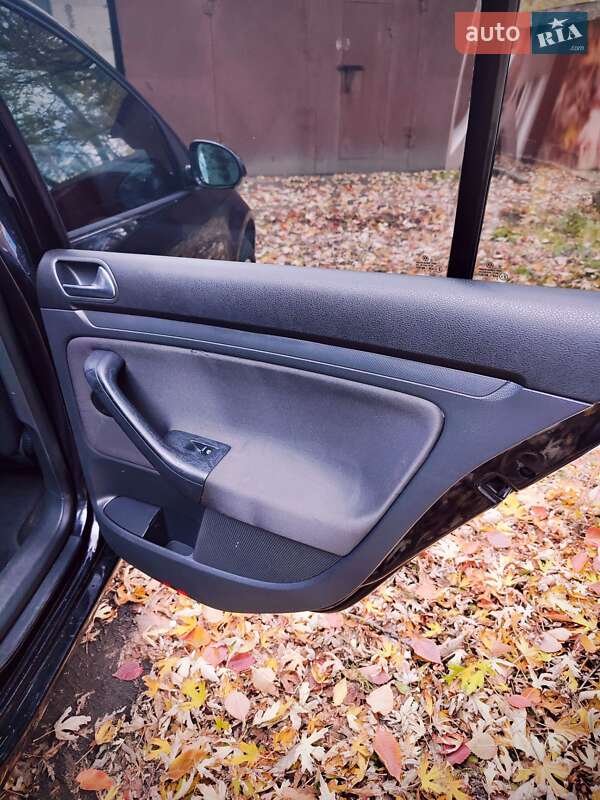 Хэтчбек Volkswagen Golf 2006 в Белой Церкви