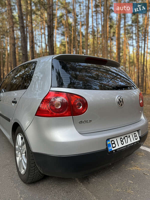 Хетчбек Volkswagen Golf 2004 в Полтаві
