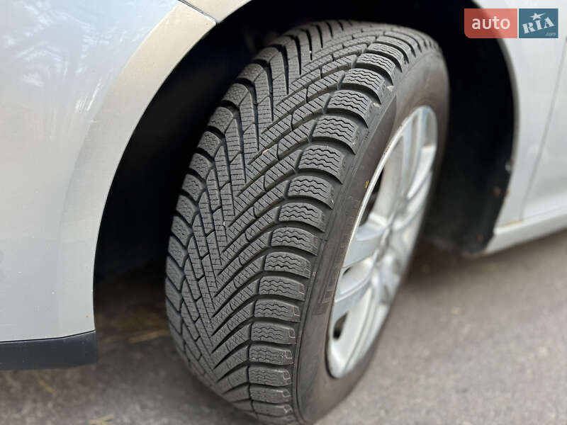 Хетчбек Volkswagen Golf 2004 в Полтаві