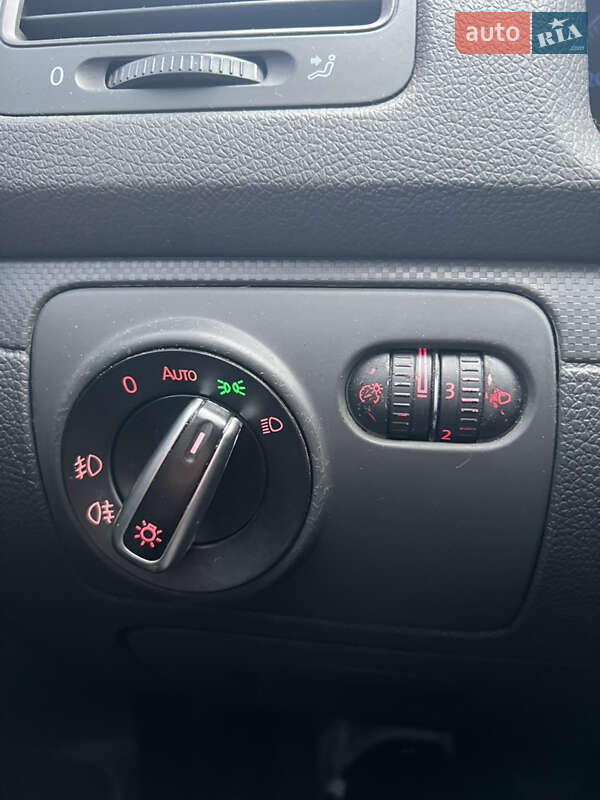 Хетчбек Volkswagen Golf 2004 в Полтаві