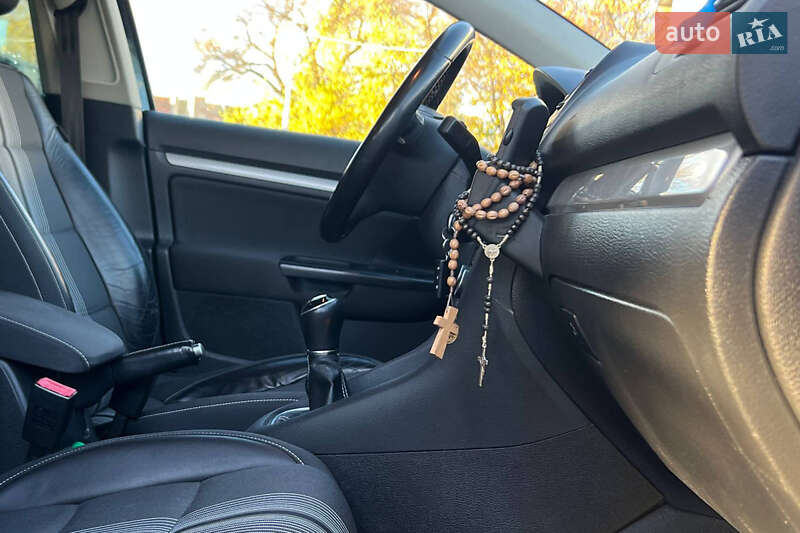 Універсал Volkswagen Golf 2012 в Івано-Франківську