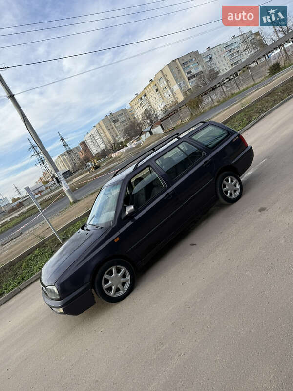 Універсал Volkswagen Golf 1995 в Чернівцях