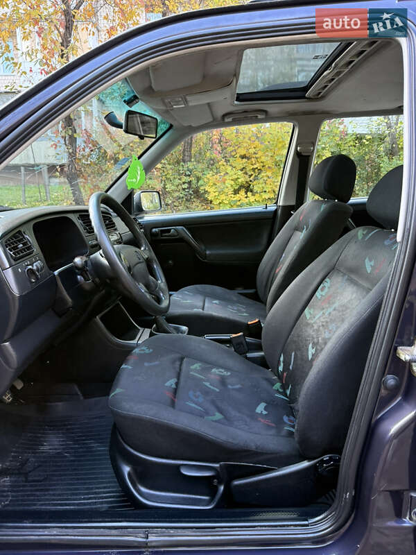 Універсал Volkswagen Golf 1995 в Чернівцях