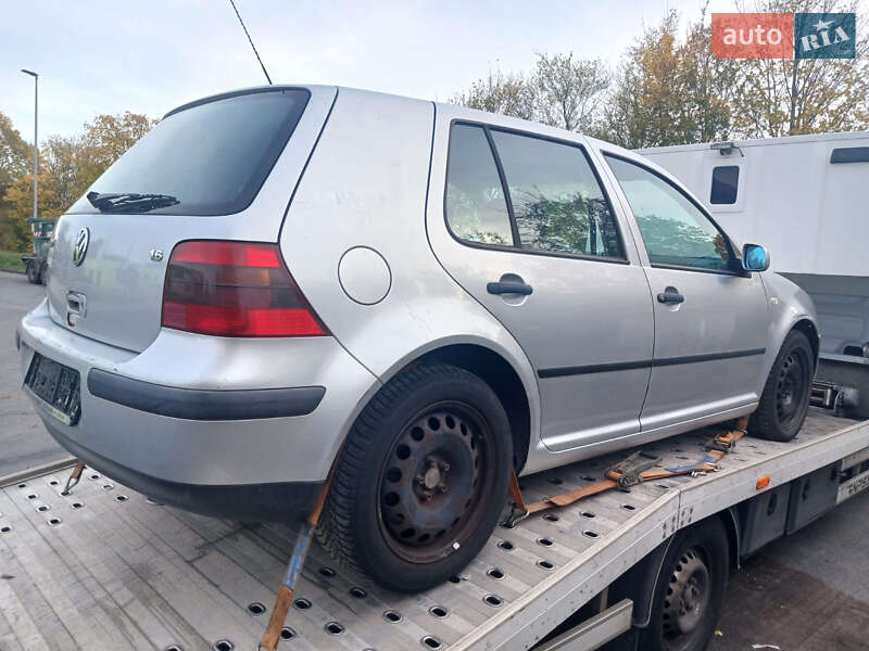 Хетчбек Volkswagen Golf 2001 в Луцьку