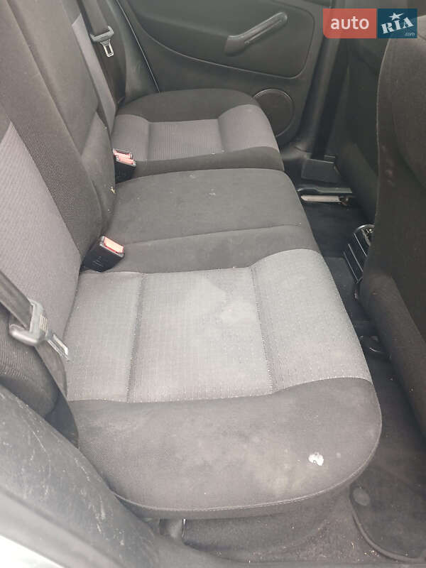 Хетчбек Volkswagen Golf 2001 в Луцьку