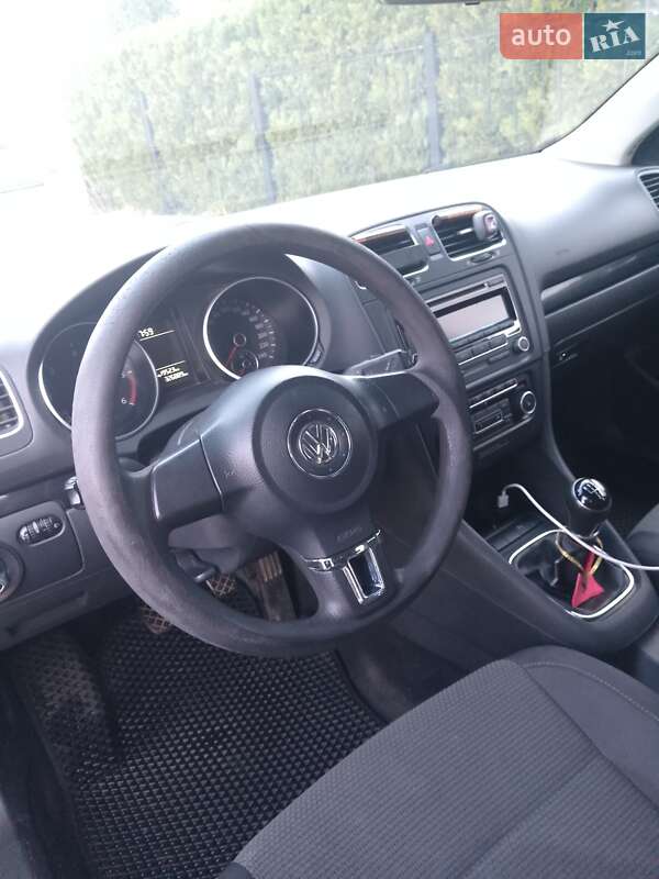 Універсал Volkswagen Golf 2012 в Долині