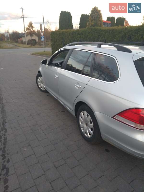 Універсал Volkswagen Golf 2012 в Долині