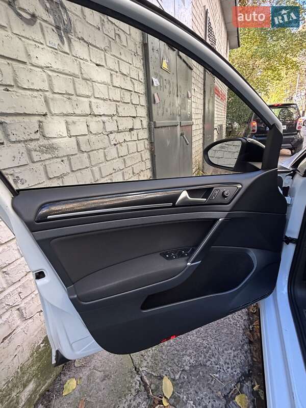 Хетчбек Volkswagen Golf 2013 в Києві