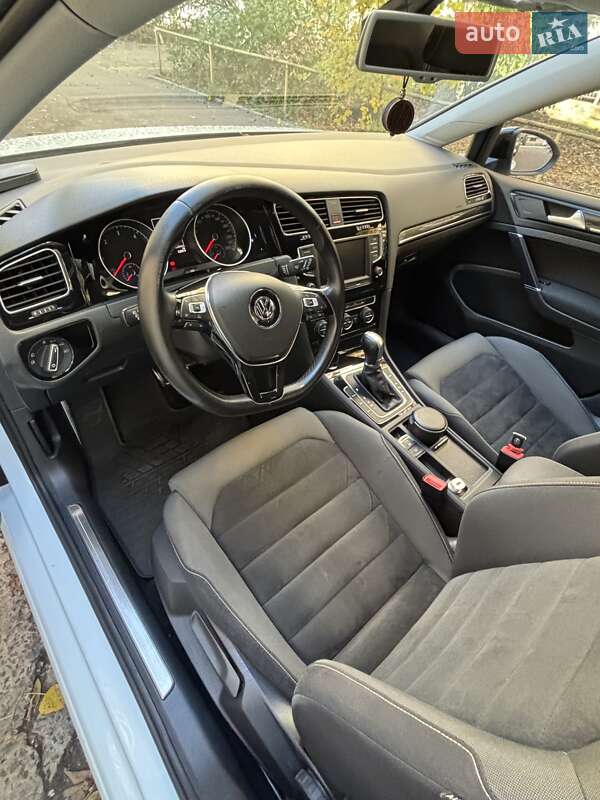 Хетчбек Volkswagen Golf 2013 в Києві