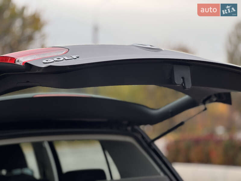 Хэтчбек Volkswagen Golf 2010 в Запорожье