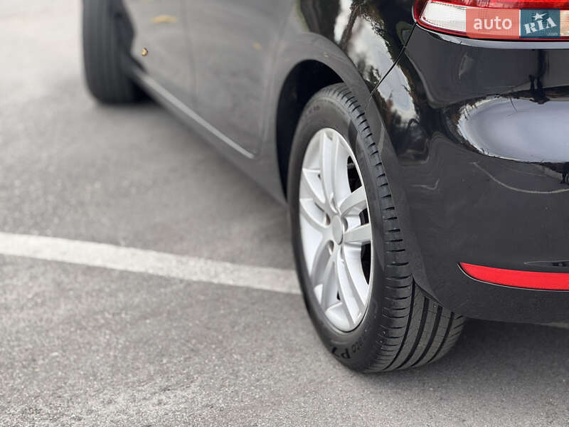 Хэтчбек Volkswagen Golf 2010 в Запорожье