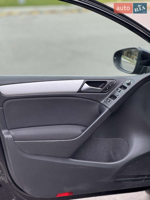 Хэтчбек Volkswagen Golf 2010 в Запорожье