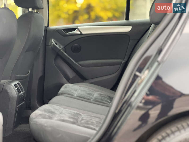 Хэтчбек Volkswagen Golf 2010 в Запорожье