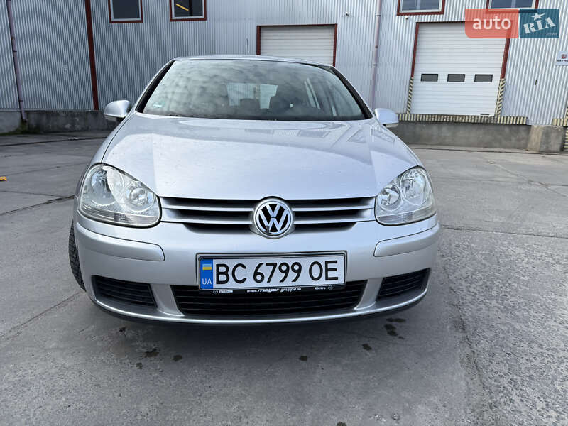 Хетчбек Volkswagen Golf 2005 в Львові