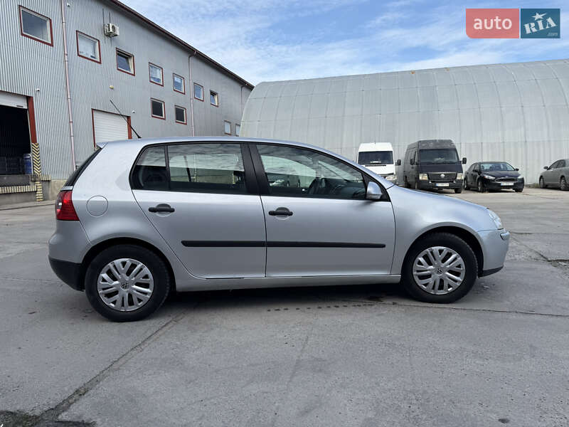 Хетчбек Volkswagen Golf 2005 в Львові