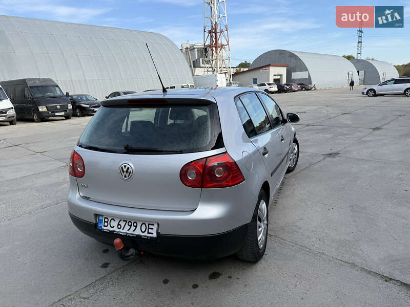 Хетчбек Volkswagen Golf 2005 в Львові