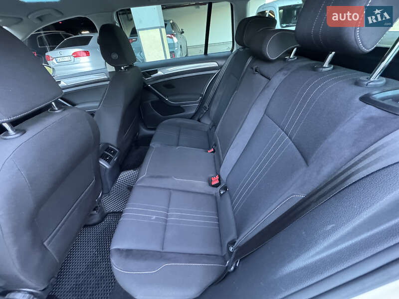 Универсал Volkswagen Golf 2017 в Киеве фото 24 Универсал Volkswagen Golf 2017 в Киеве