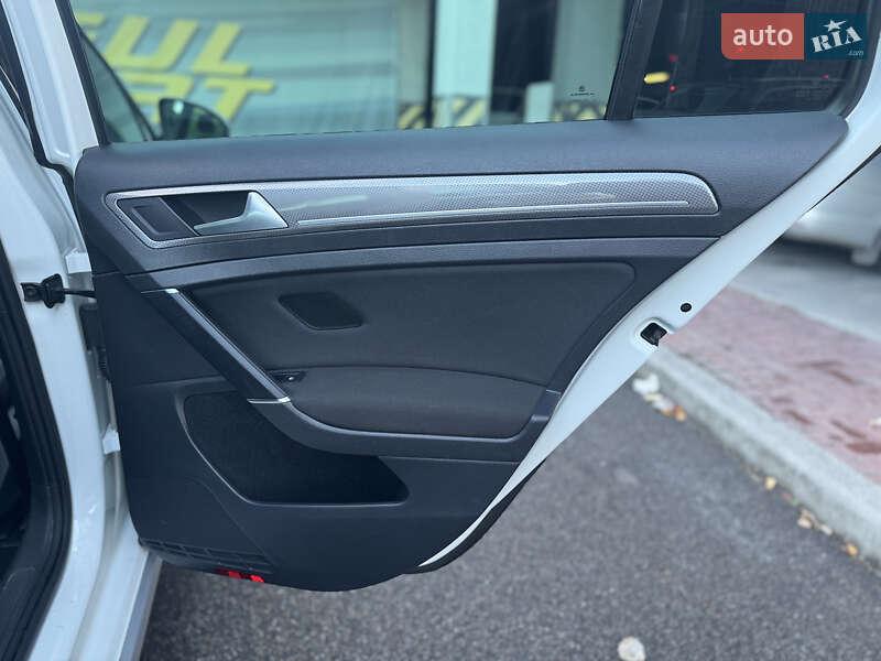 Универсал Volkswagen Golf 2017 в Киеве фото 26 Универсал Volkswagen Golf 2017 в Киеве