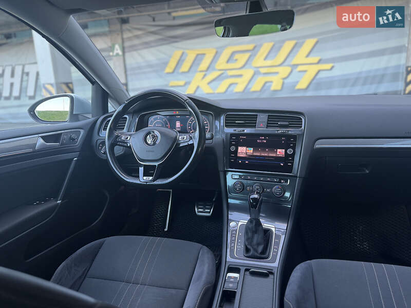 Универсал Volkswagen Golf 2017 в Киеве фото 29 Универсал Volkswagen Golf 2017 в Киеве