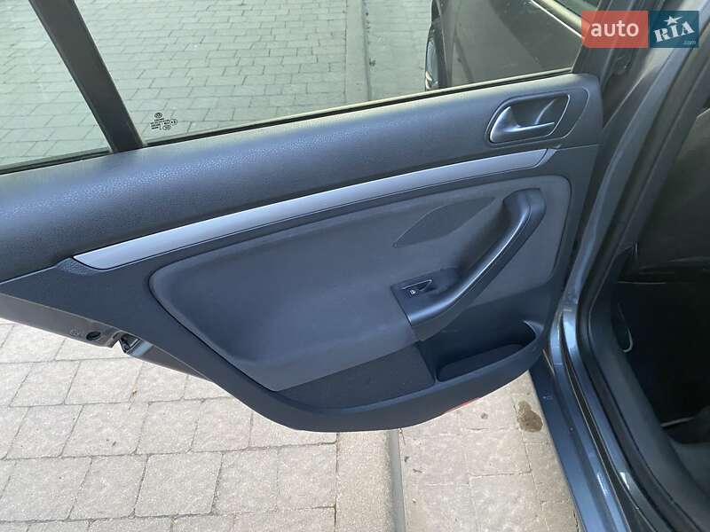 Універсал Volkswagen Golf 2010 в Хмельницькому