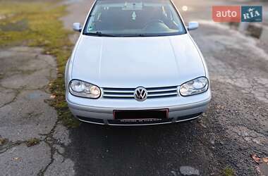 Хэтчбек Volkswagen Golf 2003 в Сарнах