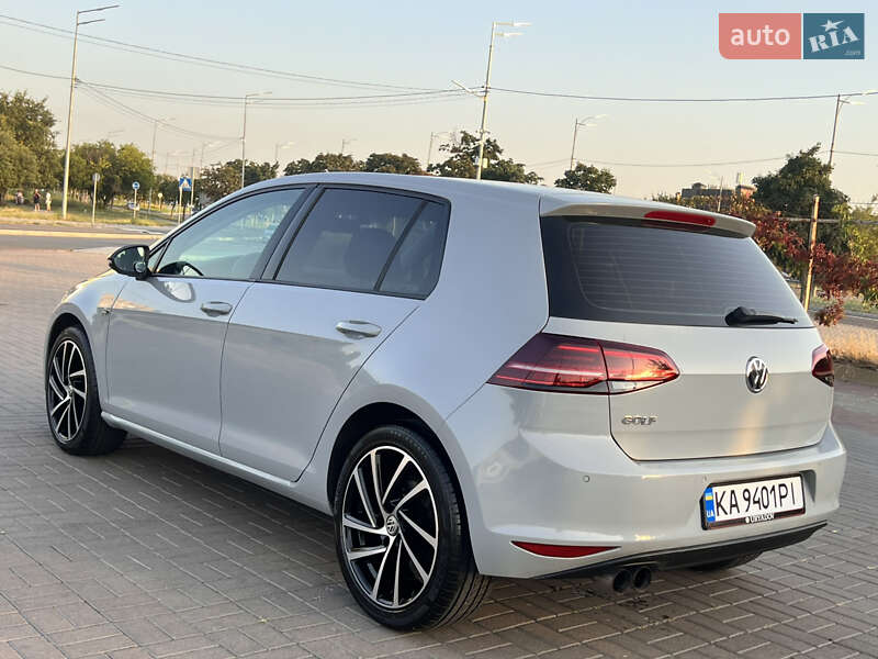 Хетчбек Volkswagen Golf 2013 в Києві